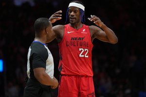 J. Butlerio mainų dramoje – klubo išstojimas