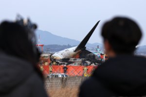 Ekspertas įvertino, kas galėjo įvykti katastrofos Pietų Korėjoje metu: „Tragedijos detalės yra nelogiškos“