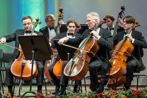 Filharmonijoje Kalėdų nuotaiką kūrė Lietuvos kamerinis orkestras ir solistai