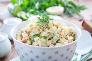 Krabų lazdelių salotos: slaptas ingredientas pavers jas pasakiškai skaniomis