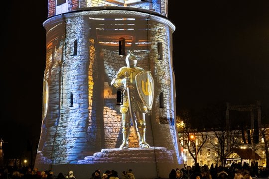  Vilniaus Katedros varpinė vėl švietė istoriniais vaizdais.