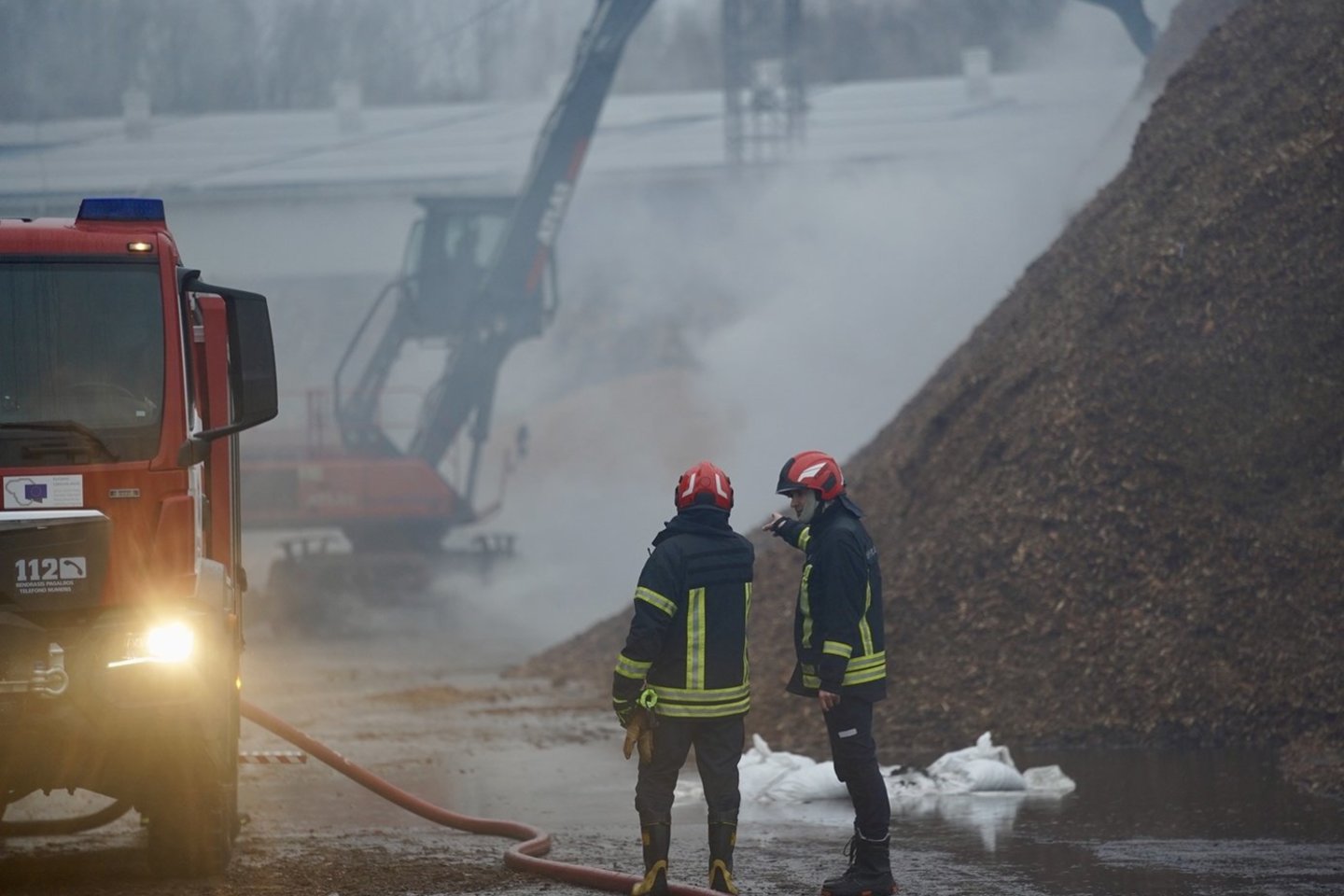 Gaisras Kauno įmonės teritorijoje.<br>G.Bitvinsko nuotr.