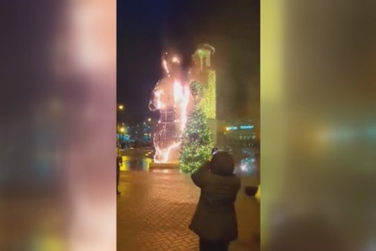 Telšiuose užfiksuota nelaimė prieš pat Naujuosius: degė kalėdinė meška