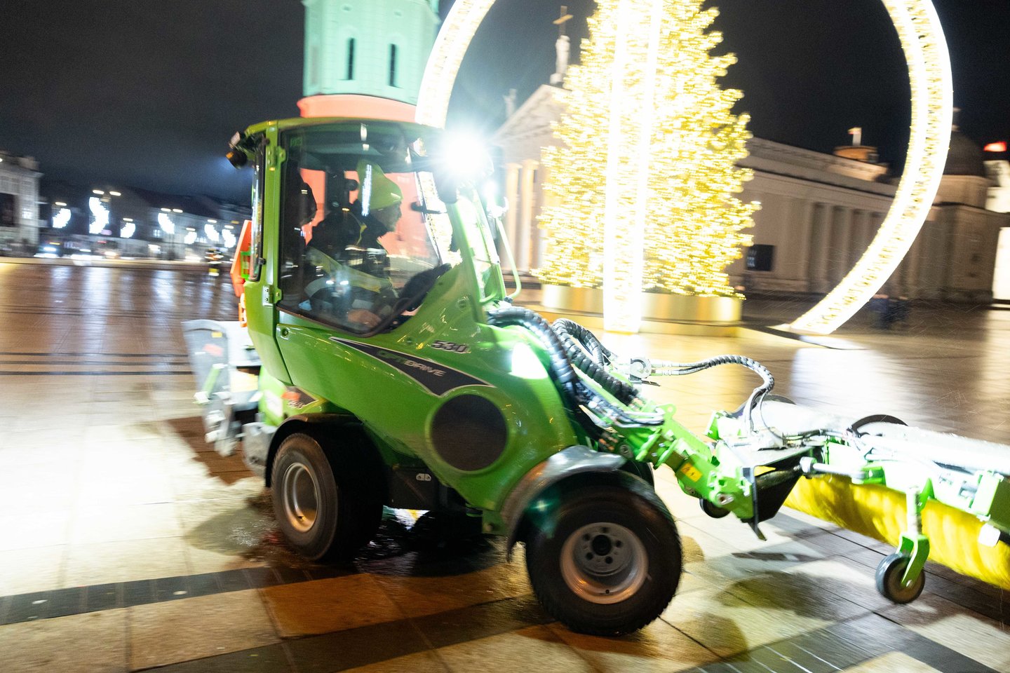 Tvarkoma Vilniaus Katedros aikštė.<br>T.Bauro nuotr.