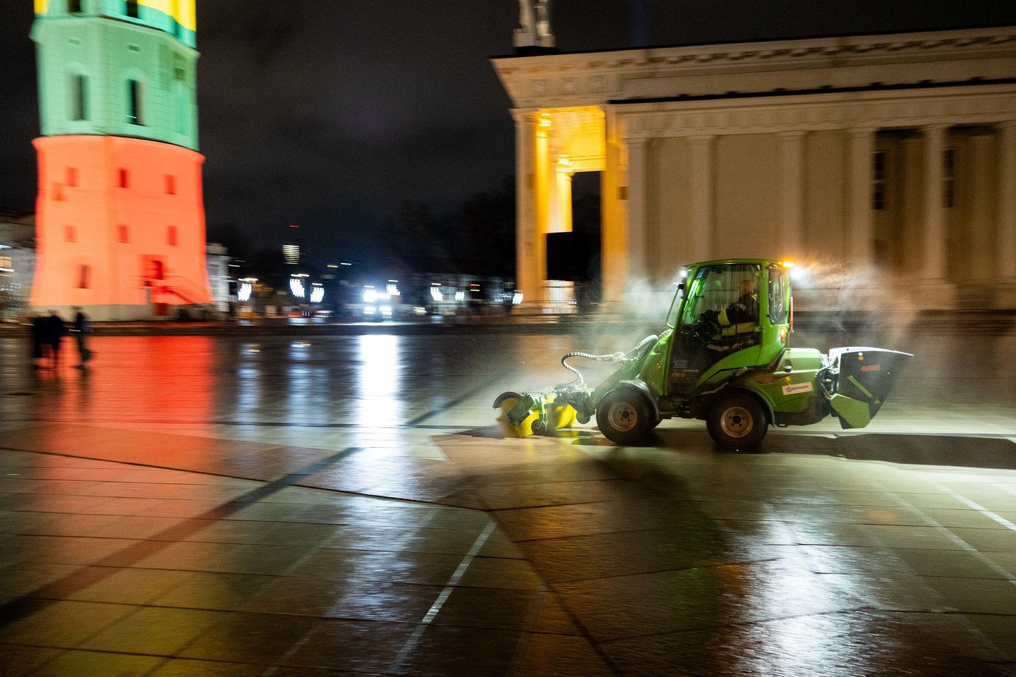 Tvarkoma Vilniaus Katedros aikštė.<br>T.Bauro nuotr.