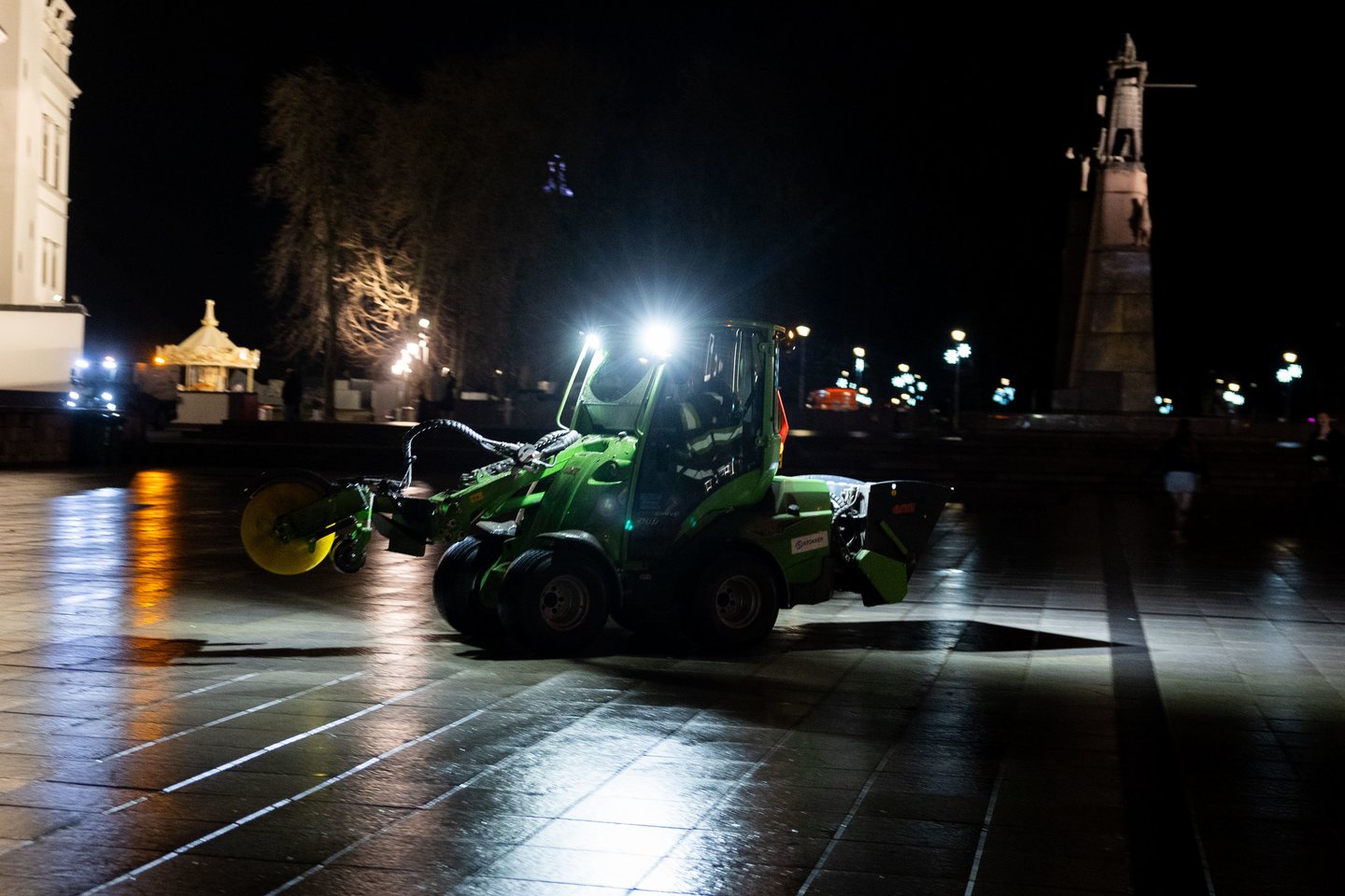 Tvarkoma Vilniaus Katedros aikštė.<br>T.Bauro nuotr.