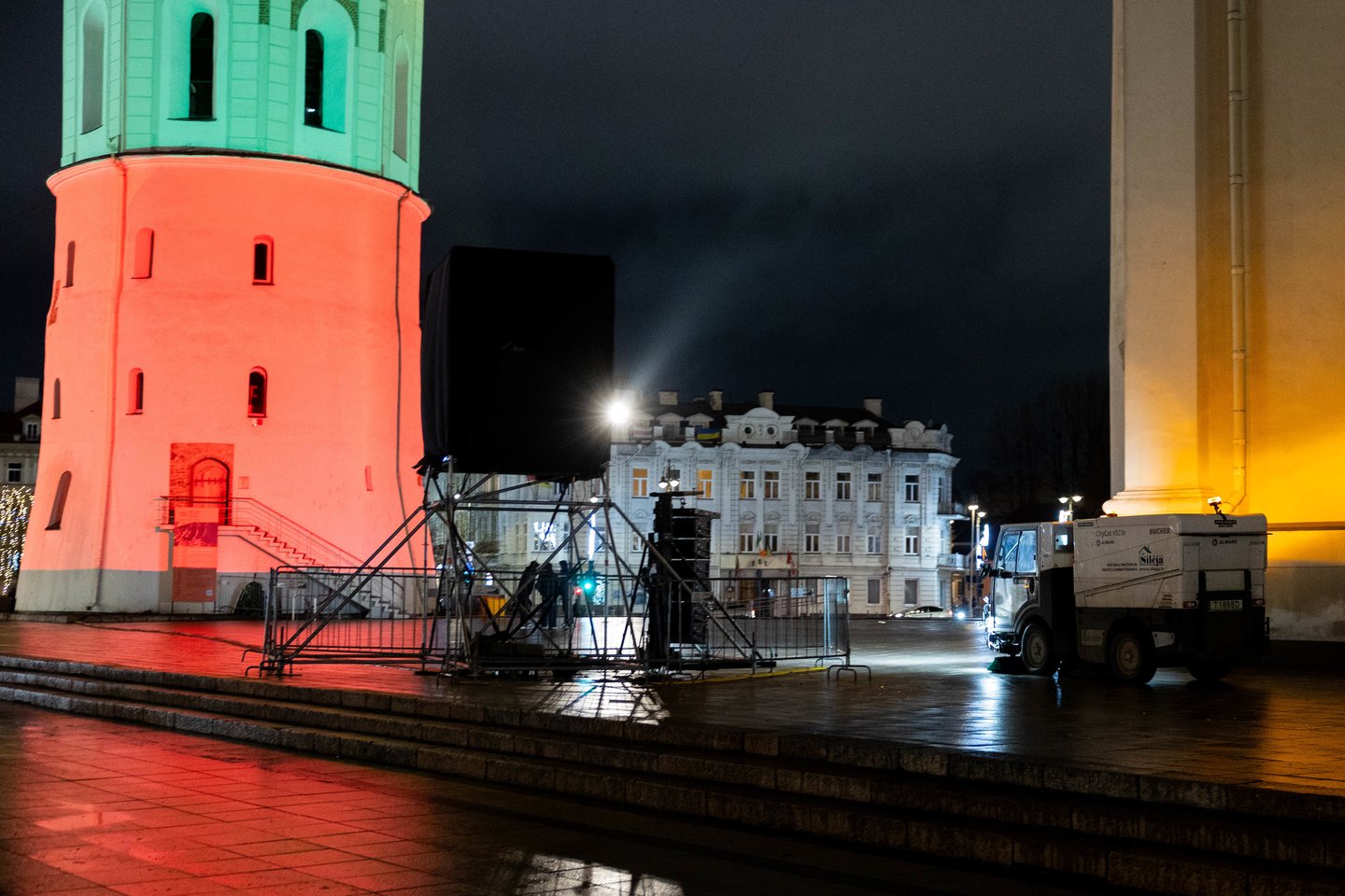 Tvarkoma Vilniaus Katedros aikštė.<br>T.Bauro nuotr.