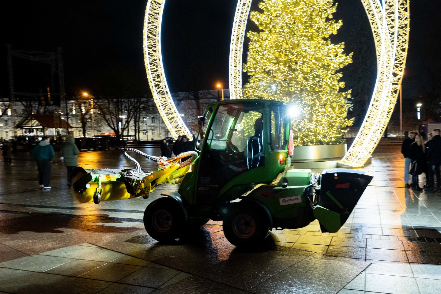 Tvarkoma Vilniaus Katedros aikštė.<br>T.Bauro nuotr.
