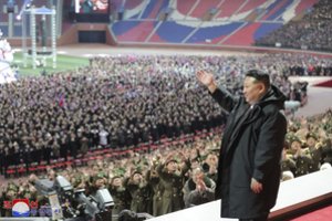 Šiaurės Korėjai sutinkant Naujuosius metus – užuomina apie galimą Kim Jong Uno įpėdinį