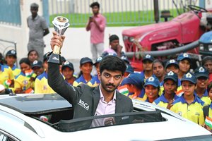 Naujasis šachmatų karalius – jauniausias visų laikų čempionas iš Indijos, dėl kurio darbą metė tėvas