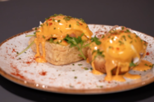 Benedikto kiaušiniai – kaip restorane: atskleidė, kaip paruošti ypatingą padažą iš trynio