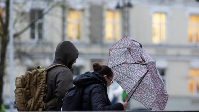 Sinoptikai perspėja apie smarkų vėją: rekomenduojama likti namuose