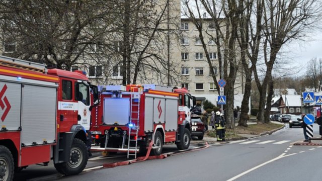 Vaizdai po daugiabučio sprogimo Vilniuje: graudžios mamos ašaros ir sūnaus paieškos