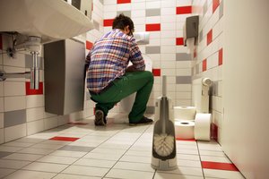 Neįtikėtina, ką per šventes vilniečiai metė į klozetus: daugiausia – šio skanėsto likučiai