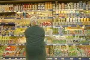 Siūlo taikyti PVM lengvatą būtiniausiems maisto produktams: atskleidė, kaip keistųsi kainos