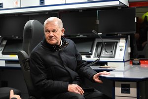 O. Scholzas sukritikavo „neprognozuojamus“ E. Musko komentarus ir paramą AfD