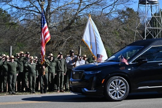  Prasidėjo šešias dienas truksianti JAV prezidento Jimmy Carterio laidotuvių ceremonija.