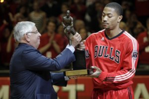 Gražus gestas: D. Rose‘o marškinėliai bus iškelti į „United Center“ arenos palubes