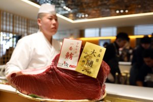 Įspūdinga suma: aukcione Tokijuje tunas parduotas už daugiau nei 1 mln. eurų