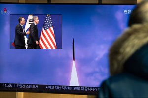 Šiaurės Korėja paleido balistinę raketą, A. Blinkenui lankantis Pietų Korėjoje