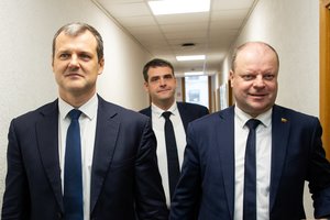 Apie norimą kėdę griežtai kalbantis R. Žemaitaitis rodo į S. Skvernelį: „Man daugiau niekas neįdomu“