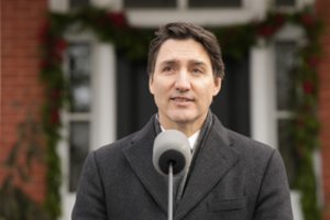 Iš pareigų traukiasi Kanados premjeras J. Trudeau: atskleidė kitus žingsnius  