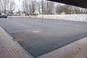 Vilniuje itin originaliai įrengta nelegali automobilių stovėjimo aikštelė: vis tiek pričiupo