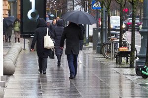 Per Lietuvą slinks nauja kritulių zona: skelbia, kam klius daugiausia