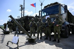 Čekija pirmą kartą nuo 2005 metų pasiekė NATO tikslą skirti gynybai 2 proc. nuo BVP