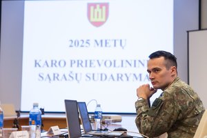 Sudarytas 2025 metų karo prievolininkų sąrašas: pašaukti ketinama beveik 3,9 tūkst. jaunuolių