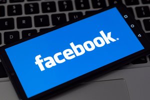 Australija susirūpinusi dėl „Meta“ sustabdyto faktų tikrinimo JAV