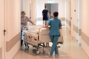 Prabilo apie prarastą slaugytojų kartą: jie yra pikti ir į Lietuvą negrįš