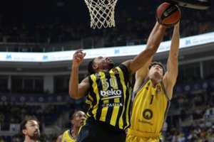 Šarą su „Fenerbahce“  vokiečių ALBA tris kėlinius erzino, tačiau per ketvirtą kėlinį gavo nokautą