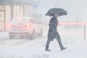 Orai ir toliau išliks apniukę: sekmadienį sulauksime sniego, susidarys plikledis