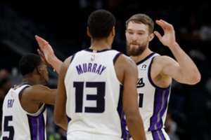 Lietuvai ypatingos NBA rungtynės: D. Sabonio „Kings“ kausis su M. Buzelio „Bulls“