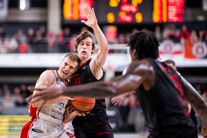 Antroje mačo dalyje pabudęs „Rytas“ uteniškiams per vieną kėlinį leido įmesti vos 8 taškus