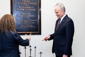 Minint Laisvės gynėjų dieną, G. Nausėda lankėsi Vilniaus Sausio 13-osios gimnazijoje: laisvę iškovojome amžiams