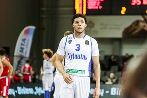 Prienuose žaidęs LiAngelo Ballas pasirašė milijoninę sutartį su muzikos įrašų kompanija