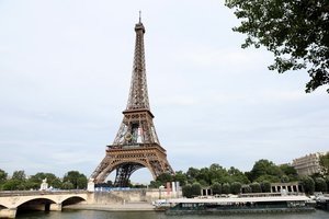 Paryžius uždaro paskutinį turizmo informacijos centrą ir pereina prie internetinių paslaugų