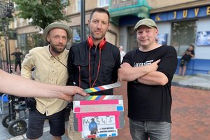 Filmo „Pietinia kronikas“ režisierius Ignas Miškinis: „Ši istorija – kur kas daugiau nei tik komiškas grįžimas į laukinius 90-uosius“