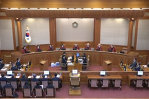 Pirmoji Pietų Korėjos lyderio apkaltos proceso diena baigėsi po kelių minučių