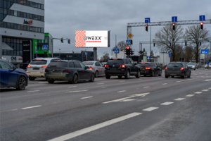 OWEXX lauko ekranai su saulės baterijomis: kaip kurti tvarią reklamą, kuri išsiskiria?