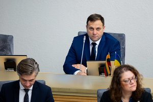 Žemės ūkio ministro vargai dėl komandos: vienų dar tik laukia, o kitus jau grūda lauk