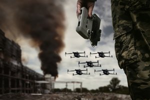 Švedija bandys dronų spiečiaus technologiją