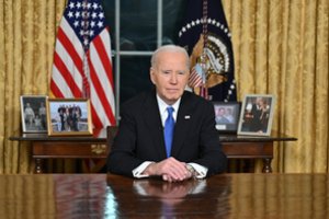 J. Bidenas niūrioje atsisveikinimo kalboje perspėjo apie D. Trumpo „oligarchijos“ pavojų