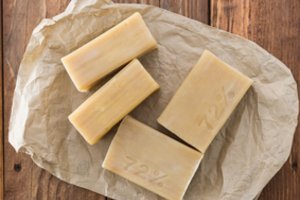 Ne tik skalbimui: išvardijo, kur dar ūkišką muilą verta panaudoti buityje 