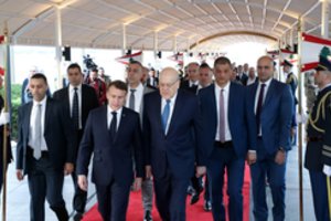 Prancūzijos prezidentas E. Macronas atvyko į Beirutą susitikti su naujaisiais Libano lyderiais
