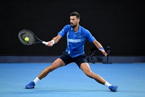 „Australian Open“ favoritai toliau skina pergales