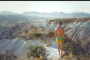 Duetas iš Biržų pristatė dainą ir vaizdo klipą: žvilgsnis baimei į akis ir užburiantis Kapadokijos grožis