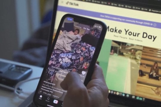 Nelaukdama, kol ją uždraus, „TikTok“ pati išjungė savo paslaugas JAV 